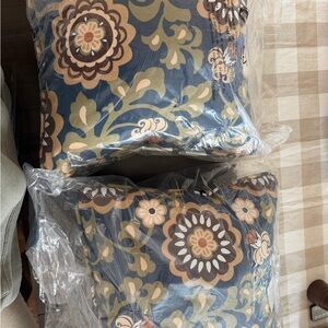 Floral Pattern Blue and Tan Decorative Throw Pillow (Set)